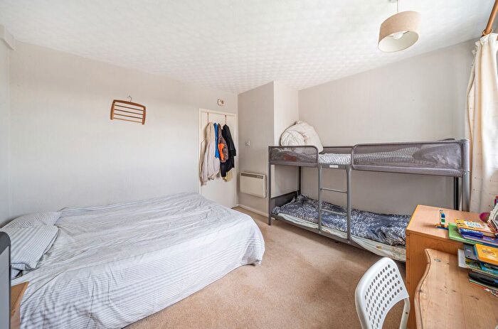 1 Bedroom Flat For Sale In Clare Road, Stanwell, Surrey, TW19