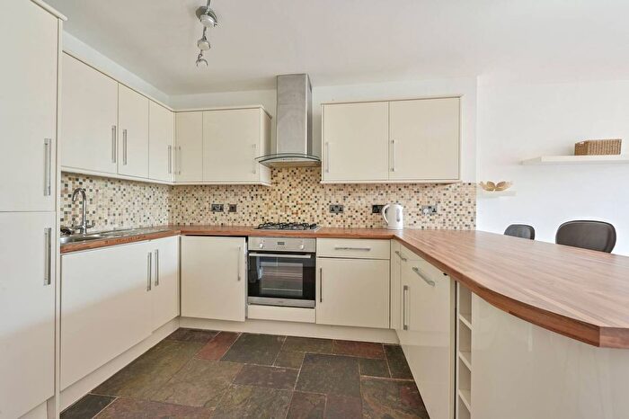 2 Bedroom Flat To Rent In Claudia Place, Southfields, London, SW19