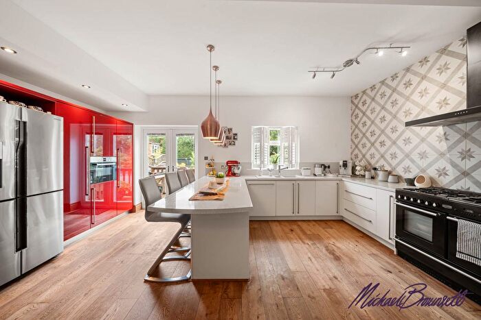 4 Bedroom End Of Terrace House For Sale In Farfield Road, Bradford, BD6