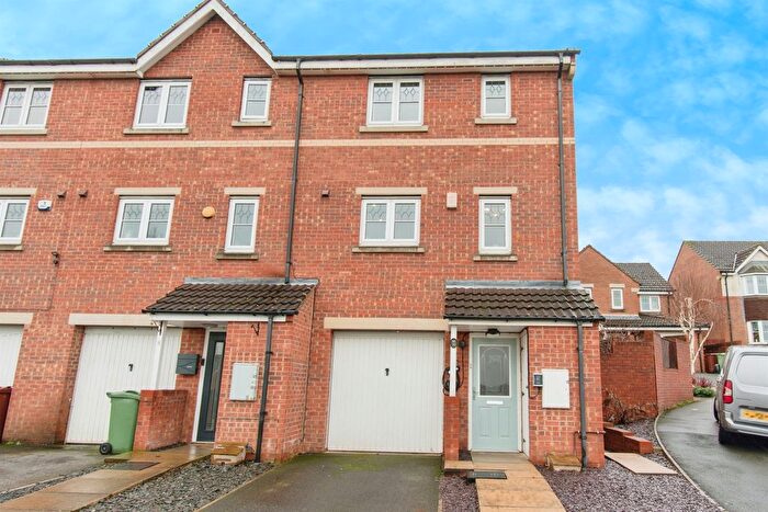 4 Bedroom End Terrace House For Sale In Stonecrop Drive, Castleford, WF10