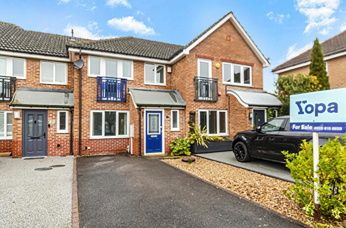 3 Bedroom Town House For Sale In Wain Avenue, Chesterfield, S41