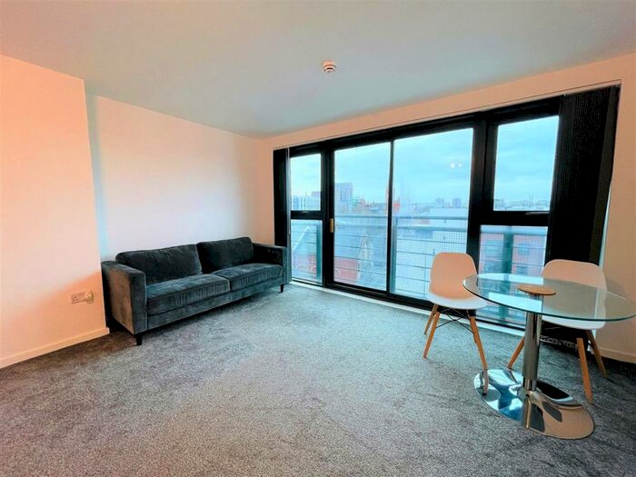 2 Bedroom Apartment To Rent In City Point, Chapel Street, Salford, M3