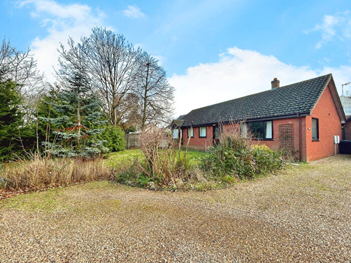 4 Bedroom Bungalow To Rent In Maple Close, Bury St Edmunds, IP33