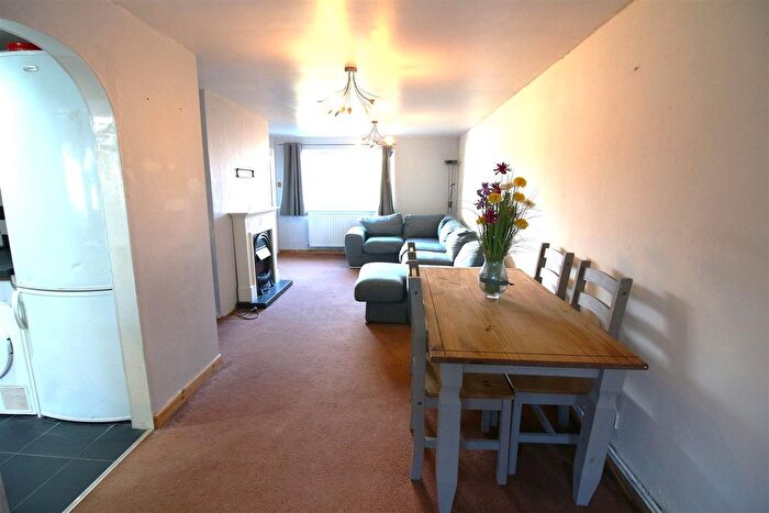 3 Bedroom Terraced House For Sale In Beatrice Gardens, Saltash, PL12