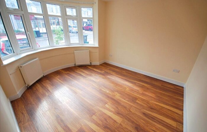 4 Bedroom Semi-Detached House To Rent In Medway Gardens, Wembley, HA0