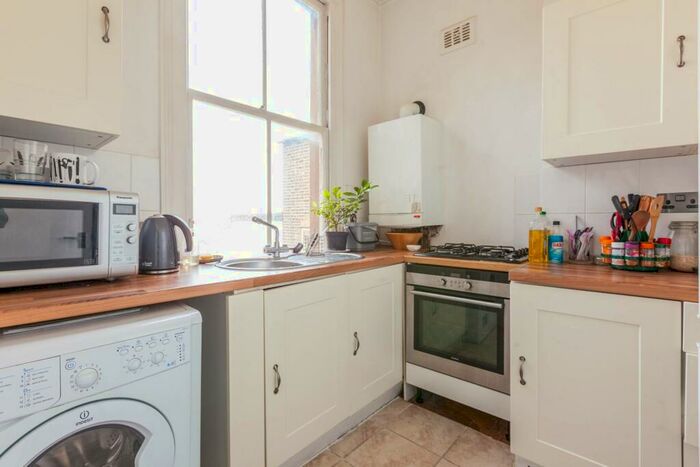 1 Bedroom Flat To Rent In Rollscourt Avenue, Herne Hill, London, SE24