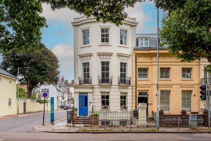 2 Bedroom Apartment To Rent In Richmond Terrace, BN2