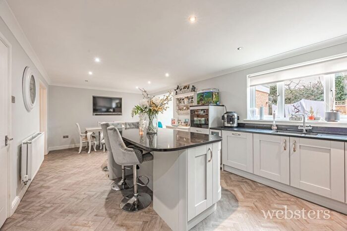 5 Bedroom Detached House For Sale In Bardolphs Court, Taverham, NR8