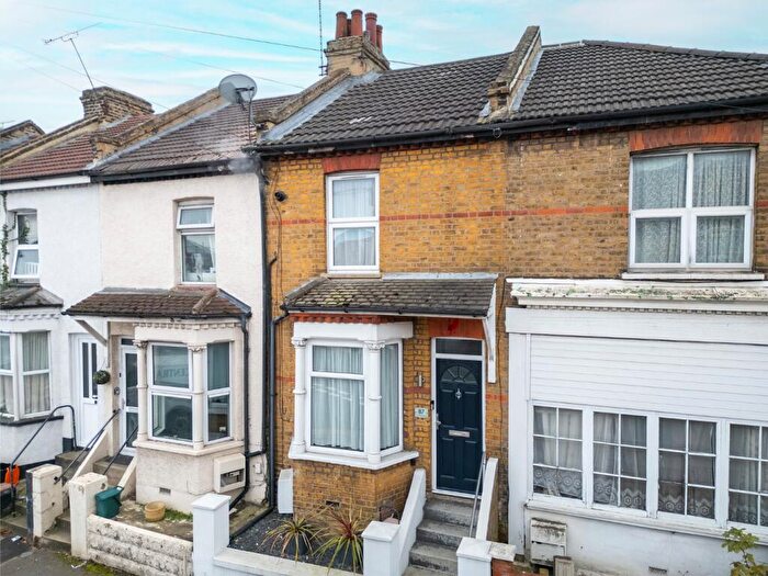 2 Bedroom Terraced House For Sale In Coopers Road, Gravesend, DA11