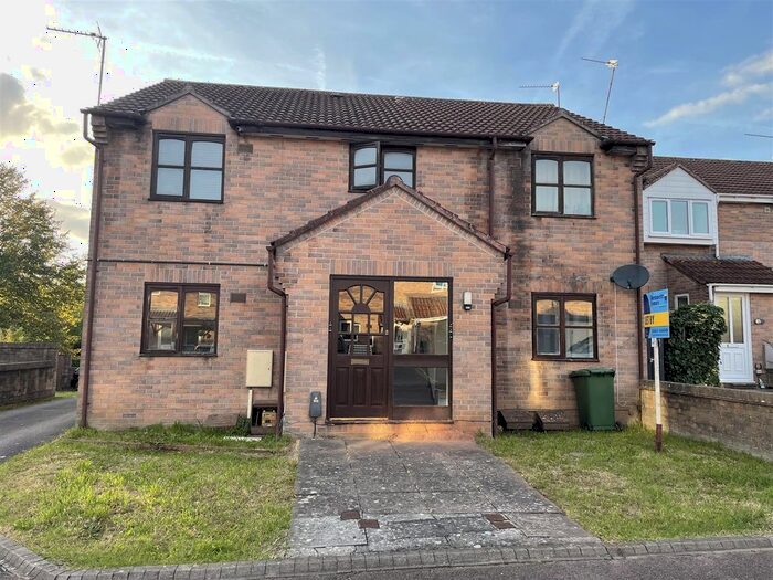 1 Bedroom Flat To Rent In The Brambles, Berkeley, GL13