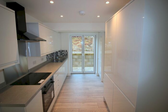 2 Bedroom Flat To Rent In Raynham Road, London, W6