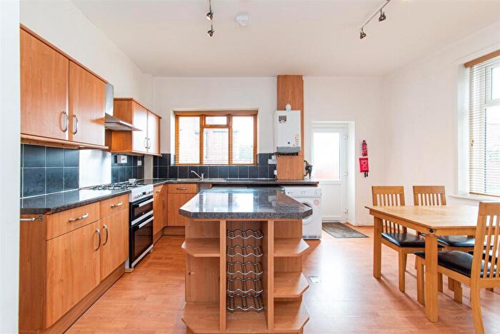 4 Bedroom Terraced House To Rent In Helmsley Road, Newcastle Upon Tyne, NE2