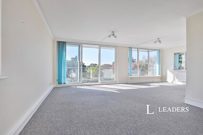 3 Bedroom Flat To Rent In Dolphin Court, The Avenue, BH13