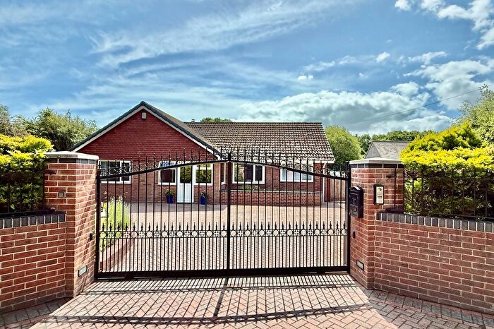 3 Bedroom Bungalow For Sale In Verwood Road, Rw, BH21