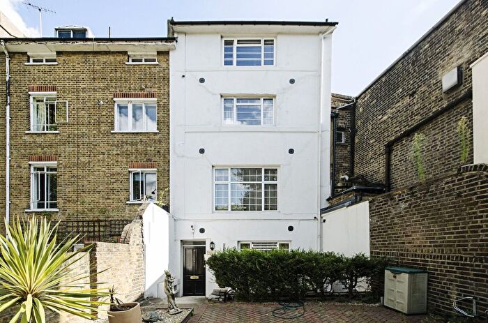 2 Bedroom Flat To Rent In Finchley Road, St John's Wood, London, NW8