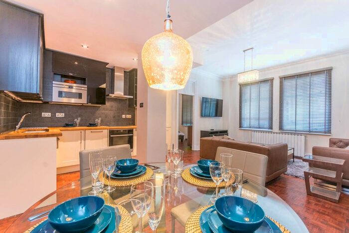2 Bedroom Flat To Rent In Hallam Street, Marylebone, London, W1W