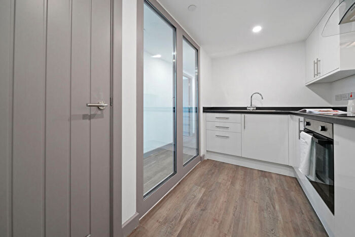 2 Bedroom Apartment To Rent In Dean House, L22