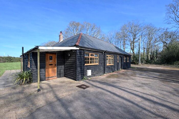 4 Bedroom Bungalow To Rent In Common Lane, Titchfield, Fareham, PO14