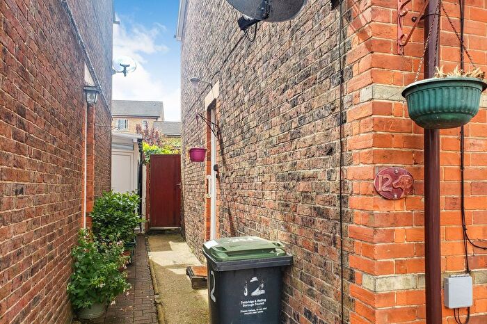 2 Bedroom Semi-Detached House For Sale In Hectorage Road, Tonbridge, TN9