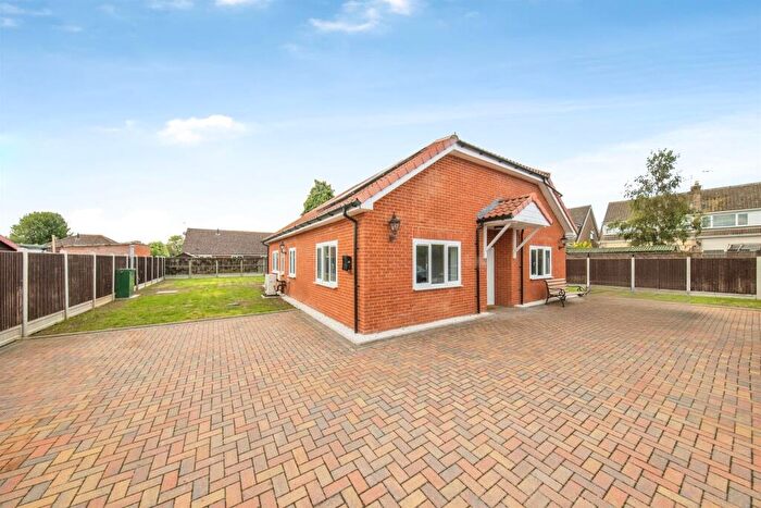 3 Bedroom Detached Bungalow For Sale In Mersea Road, Colchester, CO2