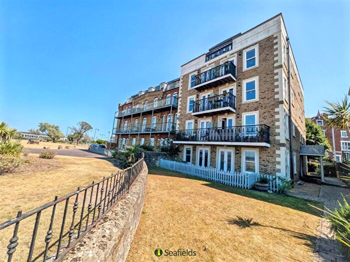 2 Bedroom Apartment For Sale In St. Thomas Street, Ryde, PO33