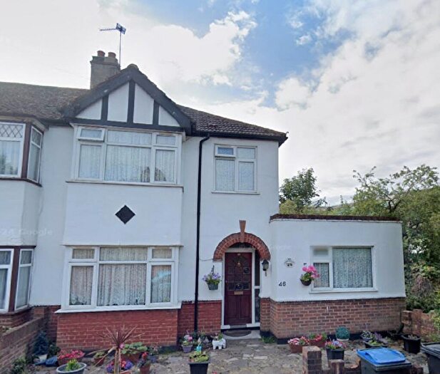 3 Bedroom End Of Terrace House For Sale In The Close, Mitcham, CR4