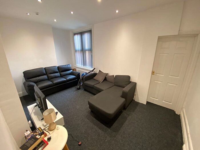 5 Bedroom Semi-Detached House To Rent In Hanover Square, Leeds, LS3
