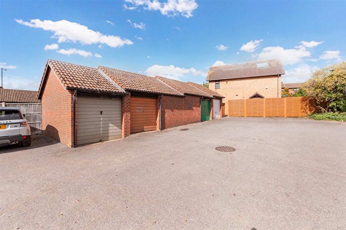 1 Bedroom End Of Terrace House For Sale In Bruce Close, Cippenham, SL1