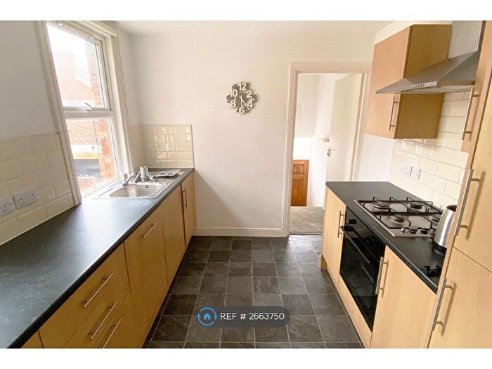 3 Bedroom Maisonette To Rent In Myrtle Grove, Newcastle Upon Tyne, NE2
