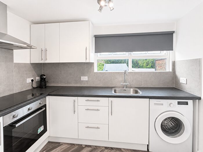 2 Bedroom Flat To Rent In Hendon Lane, London, N3