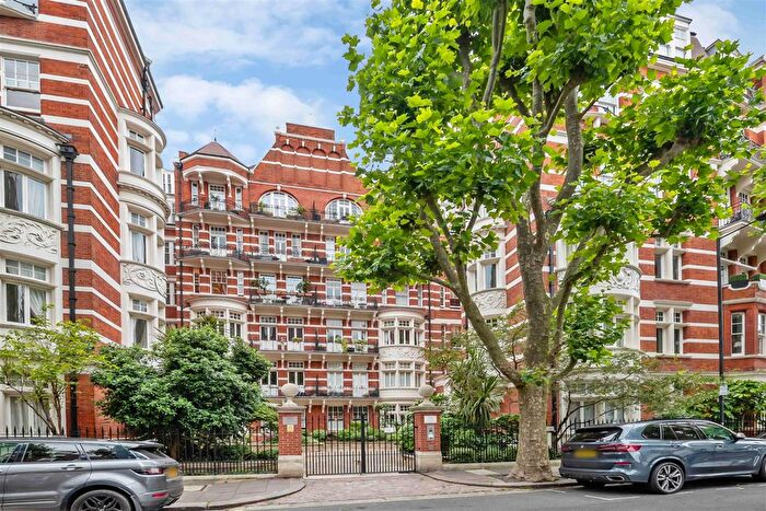 4 Bedroom Flat To Rent In Fitzjames Avenue, London, W14