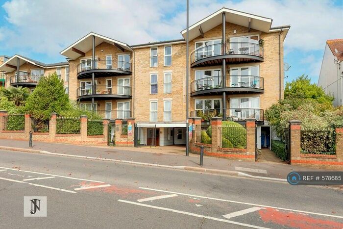 2 Bedroom Flat To Rent In Palmers Green, London, N13