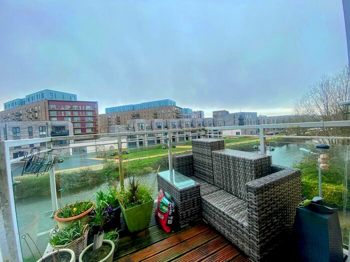 2 Bedroom Flat To Rent In Lockside Marina, Chelmsford, Essex, CM2