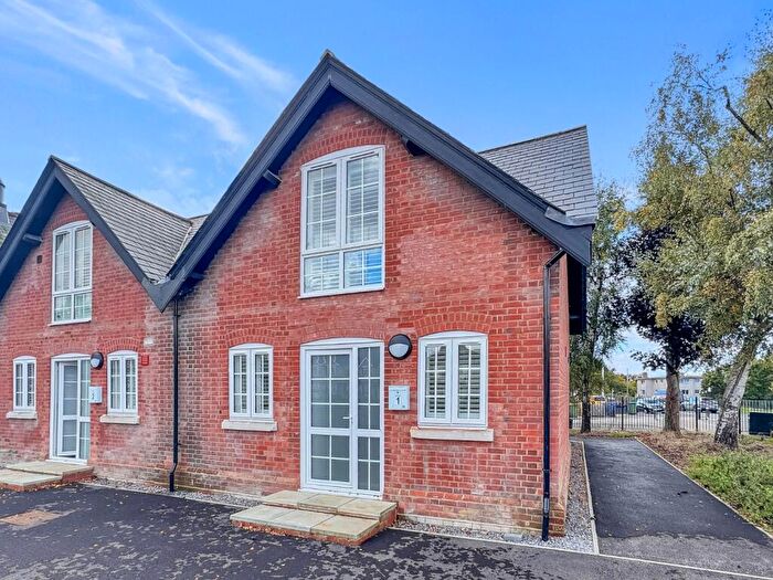 2 Bedroom Apartment To Rent In Warren Avenue, Southampton, SO16