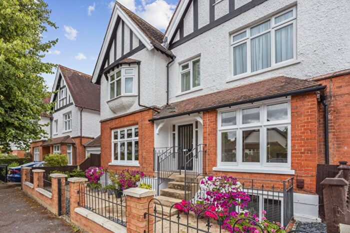 3 Bedroom Flat To Rent In Bolton Crescent Windsor, SL4