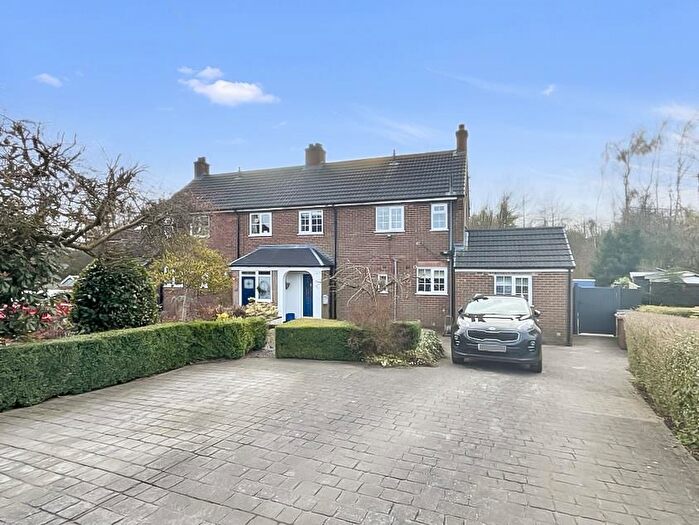 3 Bedroom Semi-Detached House For Sale In The Close, Linton, Swadlincote, DE12