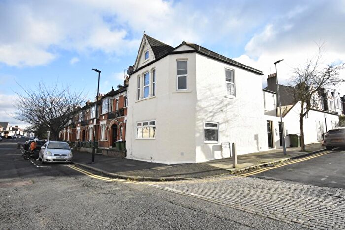 2 Bedroom Flat To Rent In Mayhill Road, London, SE7