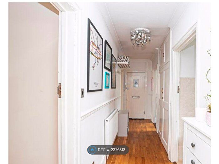 2 Bedroom Flat To Rent In Algers Close, Loughton, IG10