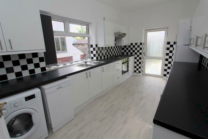 4 Bedroom House To Rent In Allerton Grove, Moortown, LS17