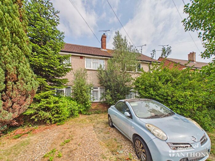 3 Bedroom Maisonette For Sale In Whaddon Chase, Aylesbury, HP19