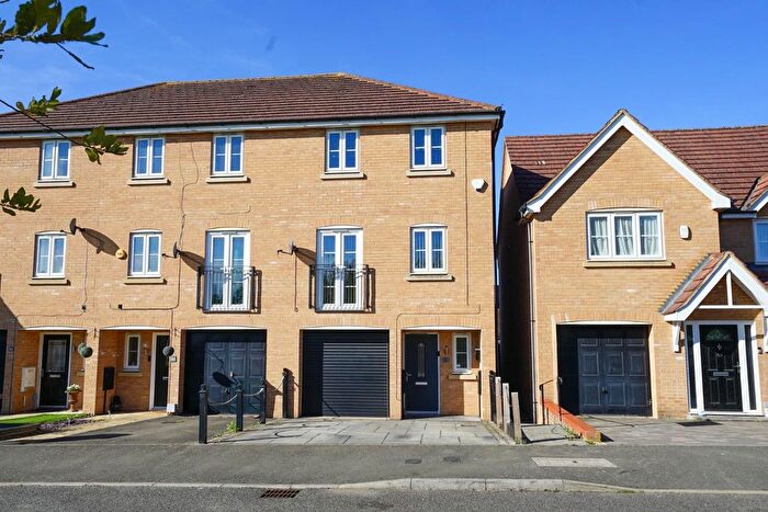 4 Bedroom End Of Terrace House For Sale In Sandpiper Way, Leighton Buzzard, LU7