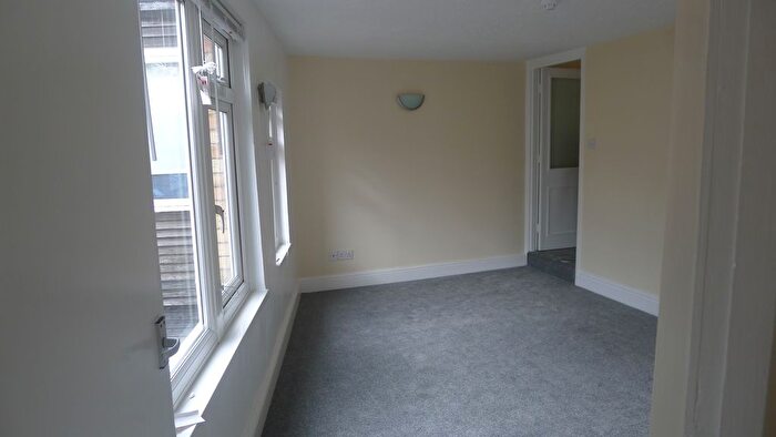 1 Bedroom Flat To Rent In Union Street, Newton Abbot, TQ12