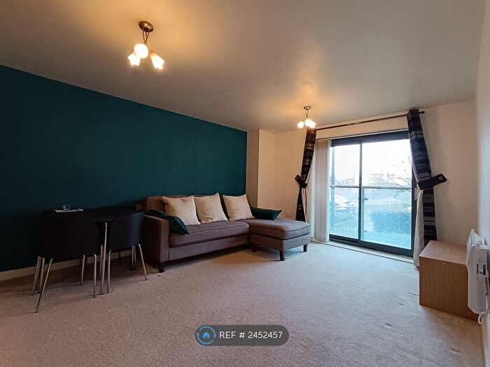 2 Bedroom Flat To Rent In Bouverie Court, Leeds, LS9