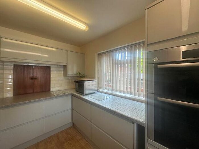 5 Bedroom Bungalow To Rent In Farfield, Kidderminster, DY10