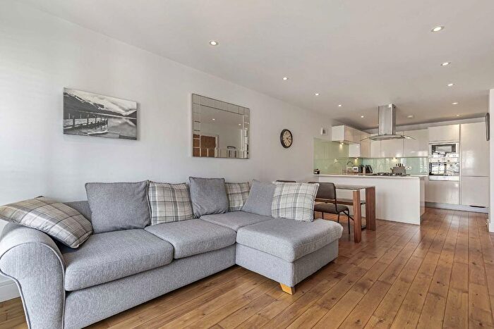 2 Bedroom Flat For Sale In Merton Road, Wandsworth, SW18