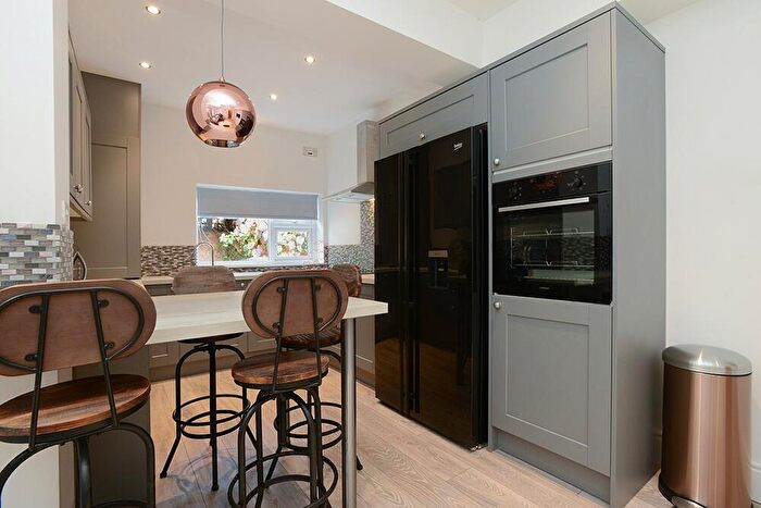 5 Bedroom Semi-Detached House To Rent In Rolleston Drive, Nottingham, Lenton, NG7