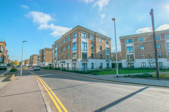 2 Bedroom Apartment To Rent In Mead Lane, Hertford, SG13