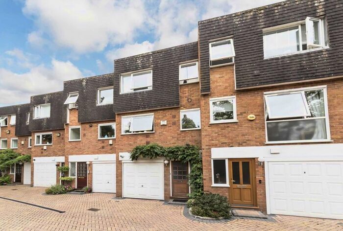 4 Bedroom Property To Rent In Balmoral Close, Westleigh Avenue, London, SW15