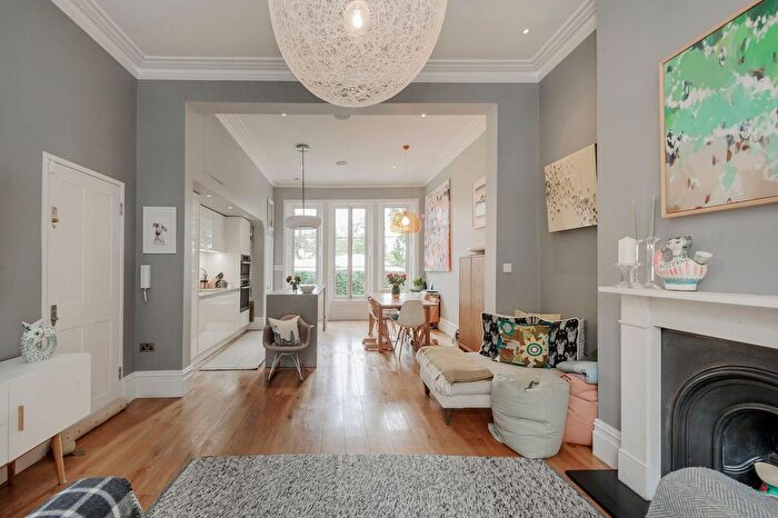 3 Bedroom Maisonette For Sale In Clarendon Road, Notting Hill, W11
