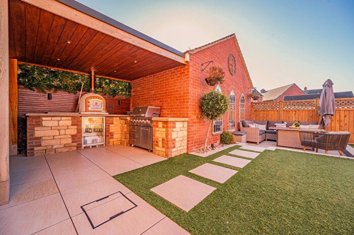 4 Bedroom Detached House For Sale In Oakwood Close, Desborough, Kettering, NN14